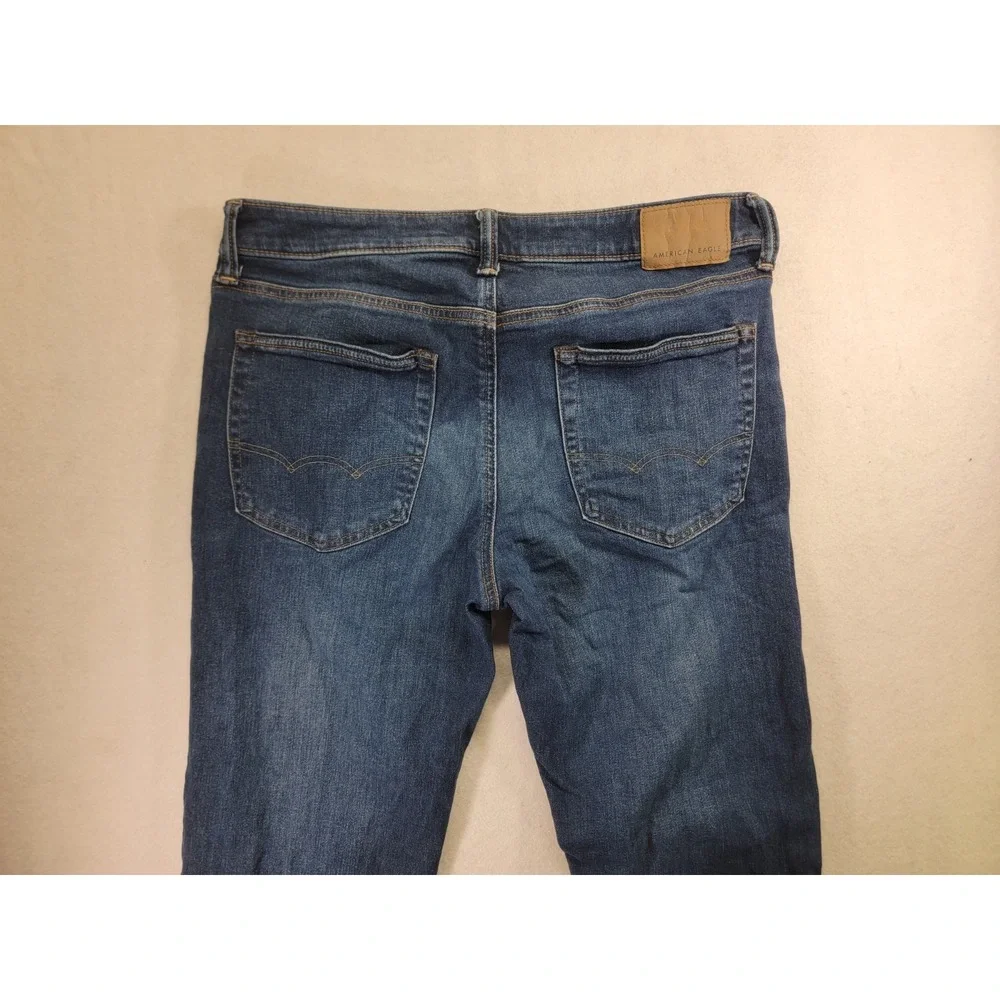 American Eagle Airflex + Slim Straight Jeans Medium Wash 32x34 (measures 32x33)‎